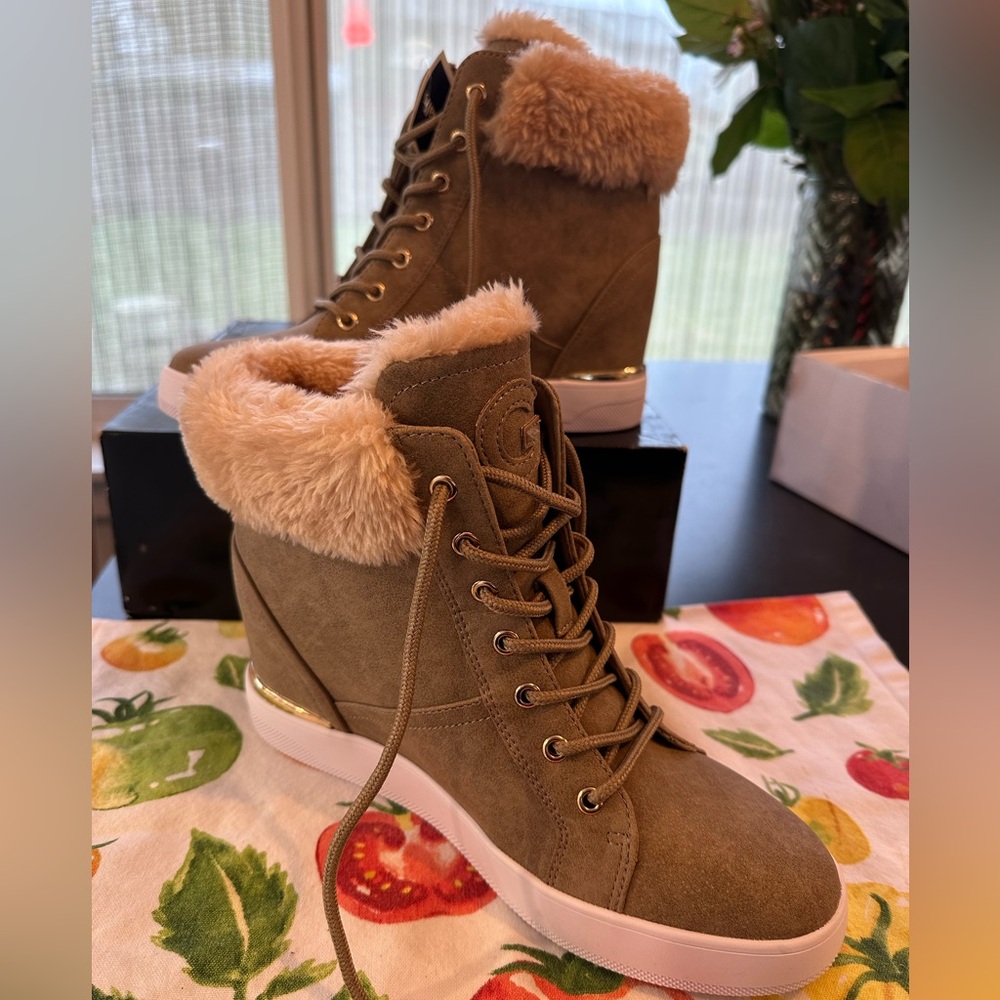 GBG LA Booties Shoes Gabbi Faux Fur Zipper High Sneakers Tan Women  Size 9.5 NIB
